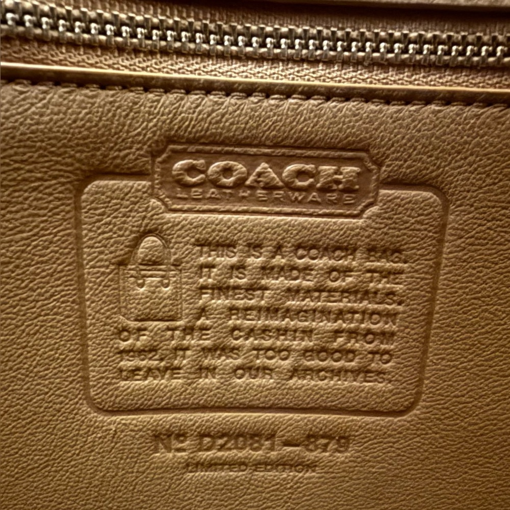 Coach Cashin Carry Tote 29 (D2081-879) - Picture 12 of 15